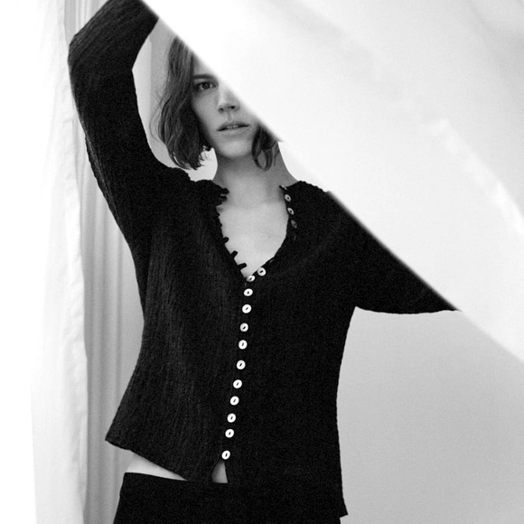 ZARA size M  textured wave blouse - Picture 3 of 9